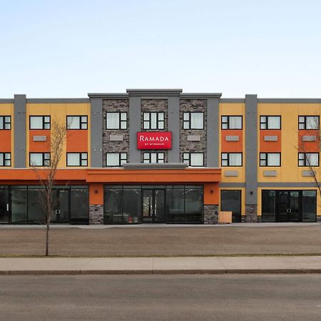 Ramada By Wyndham West Edmonton Hotel & Suites Esterno foto