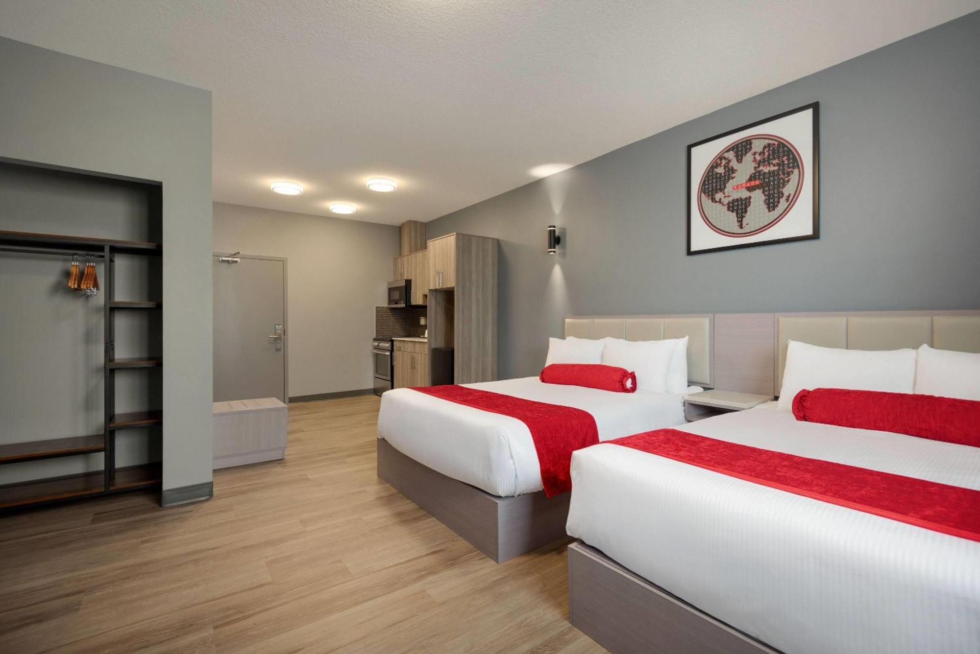 Ramada By Wyndham West Edmonton Hotel & Suites Esterno foto