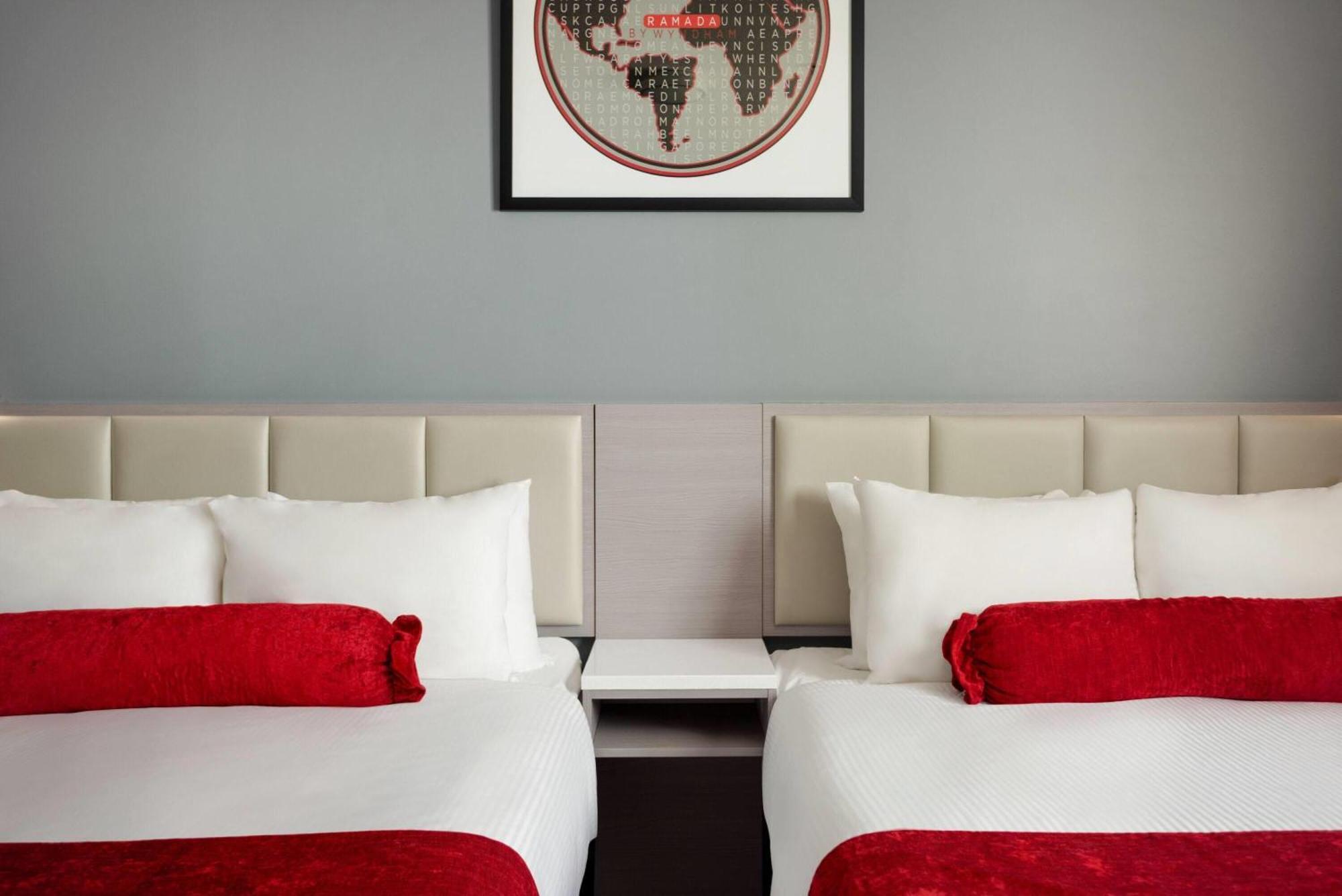 Ramada By Wyndham West Edmonton Hotel & Suites Esterno foto
