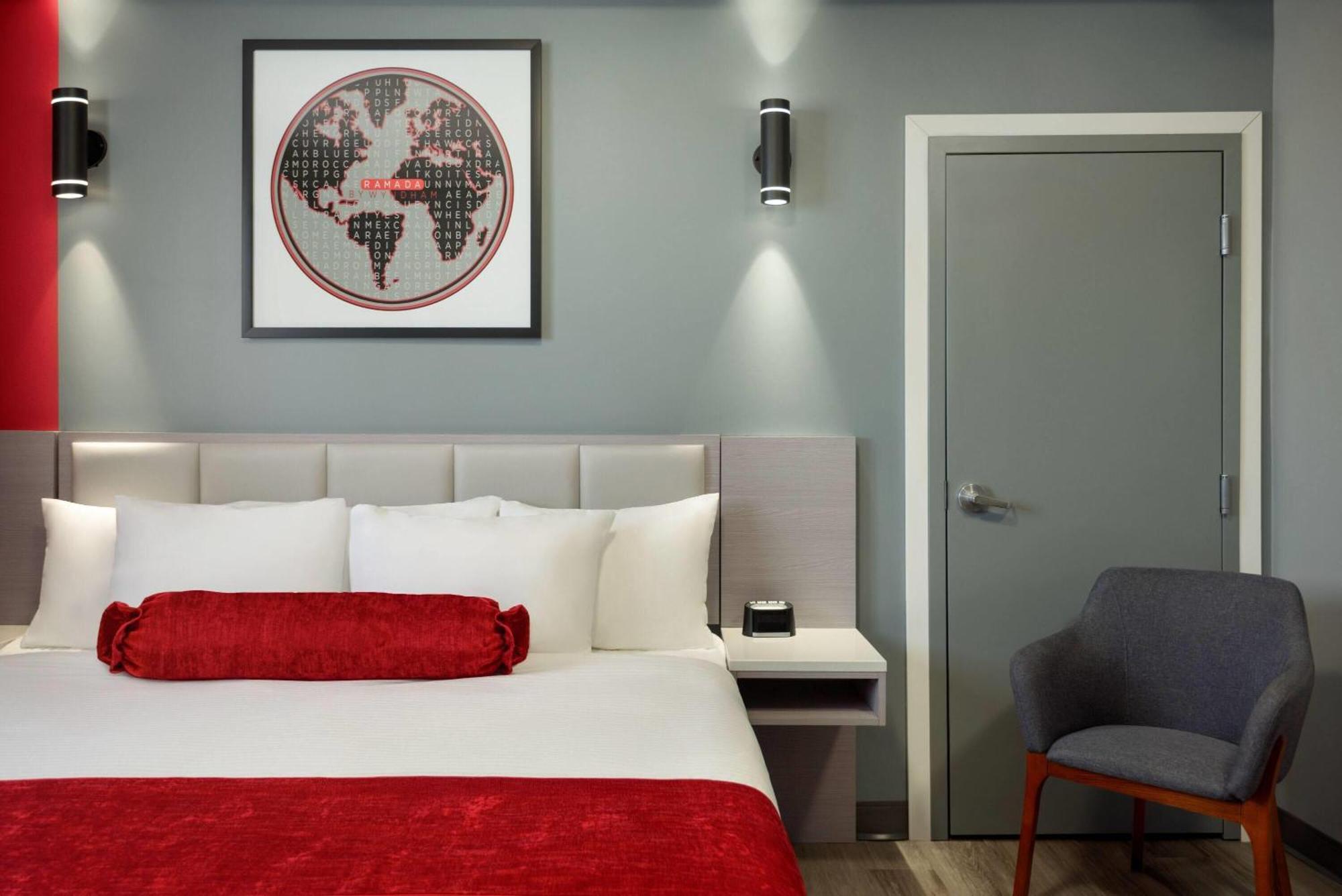 Ramada By Wyndham West Edmonton Hotel & Suites Esterno foto