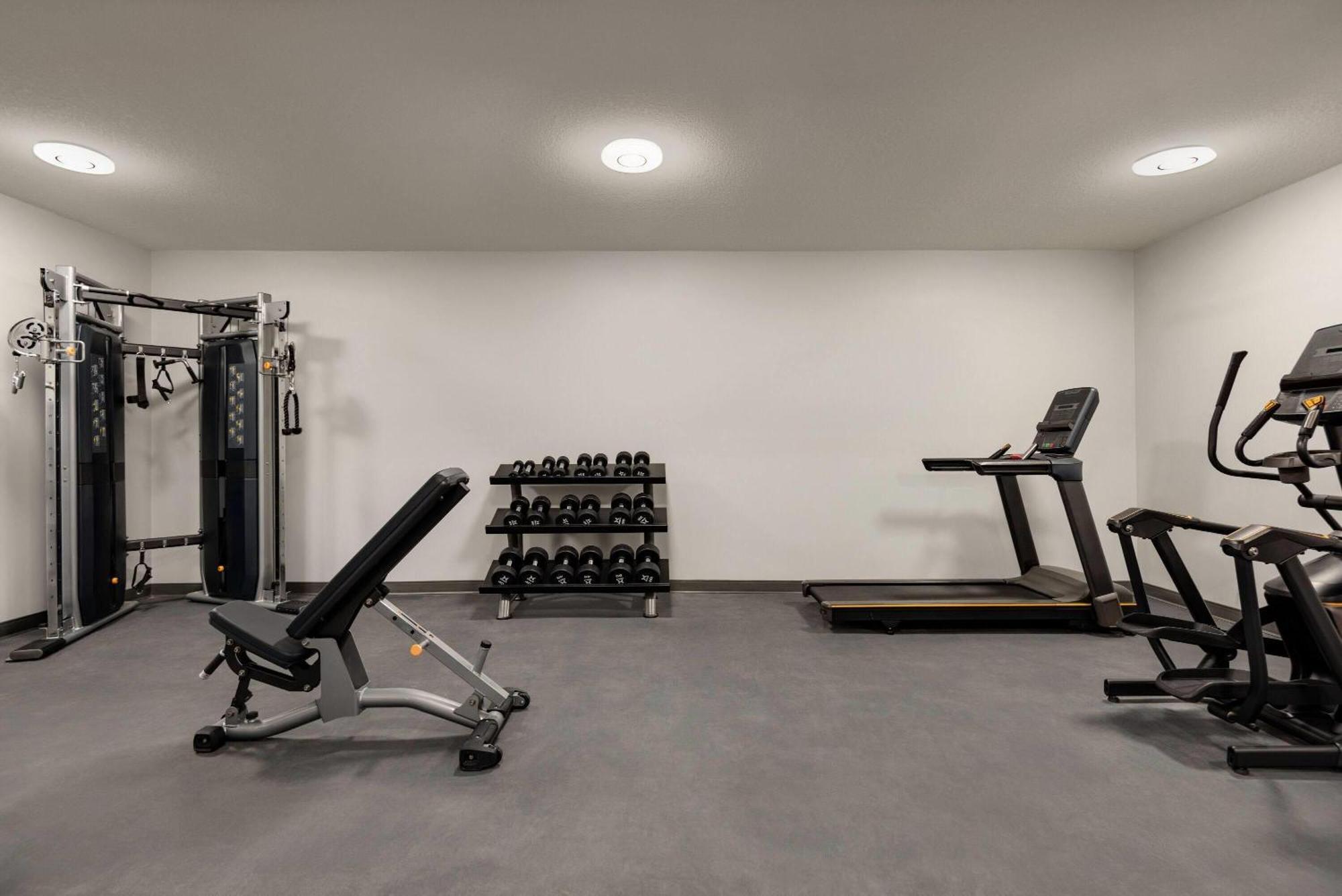 Ramada By Wyndham West Edmonton Hotel & Suites Esterno foto