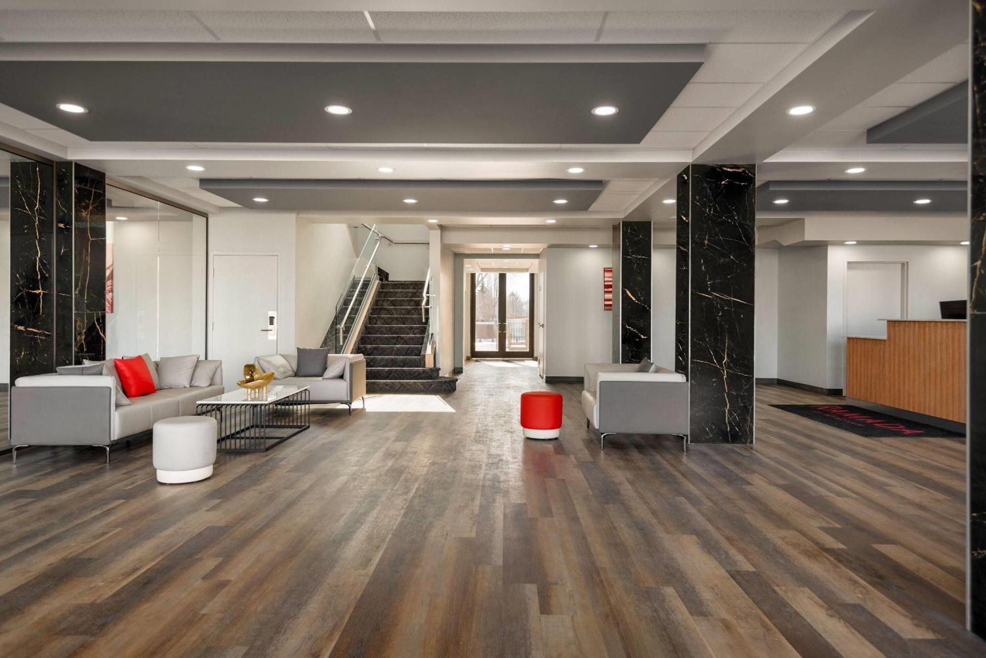 Ramada By Wyndham West Edmonton Hotel & Suites Esterno foto