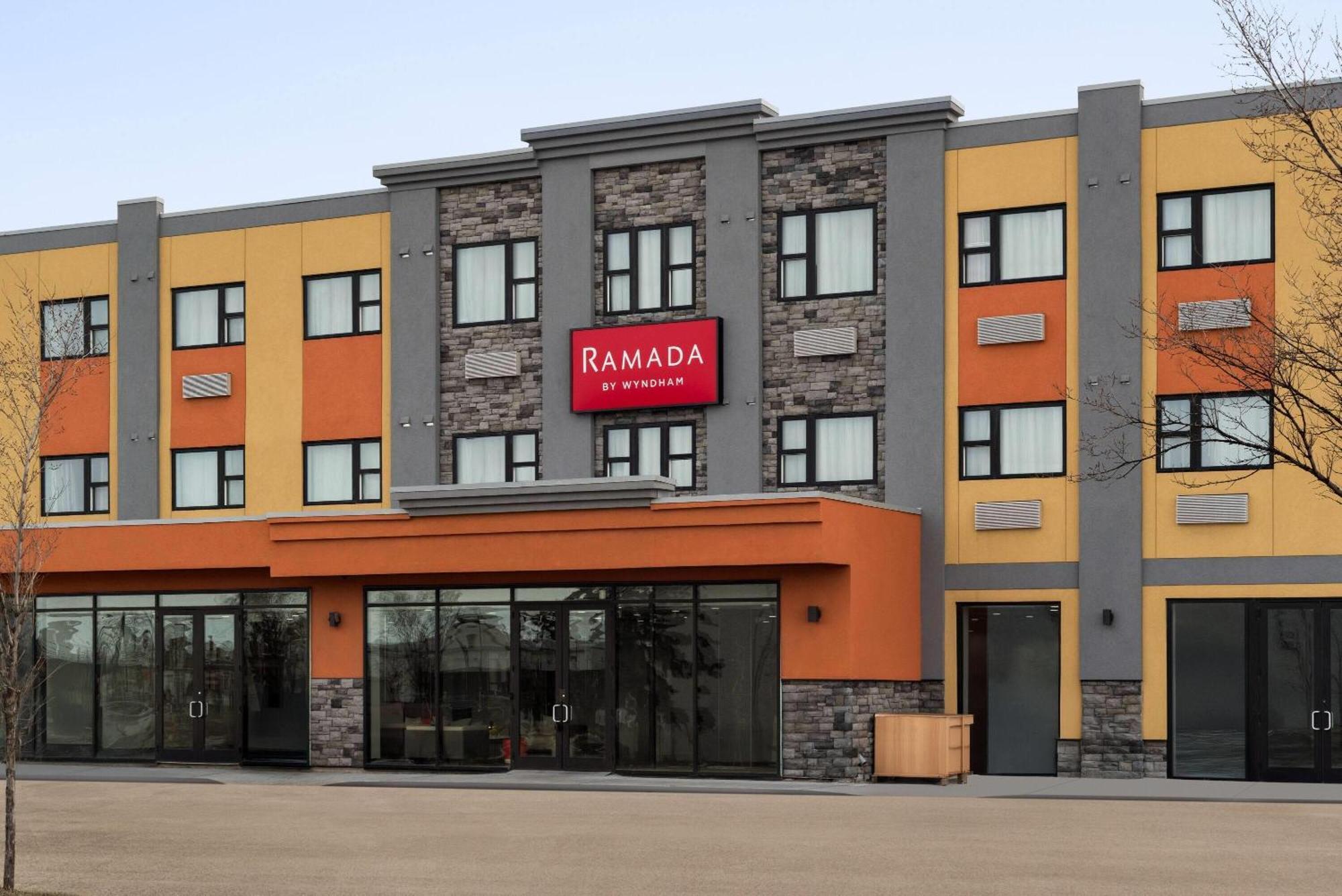 Ramada By Wyndham West Edmonton Hotel & Suites Esterno foto