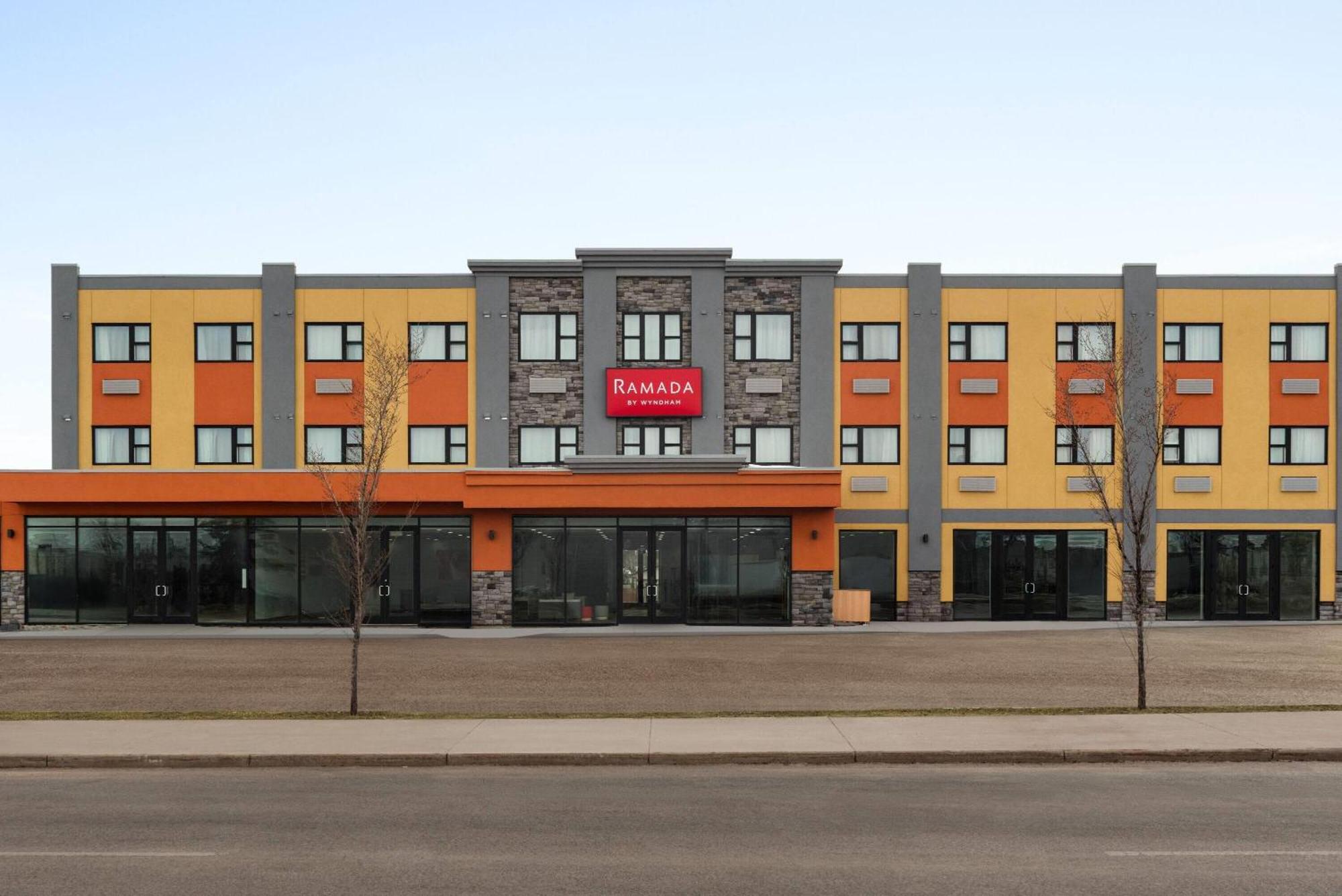 Ramada By Wyndham West Edmonton Hotel & Suites Esterno foto